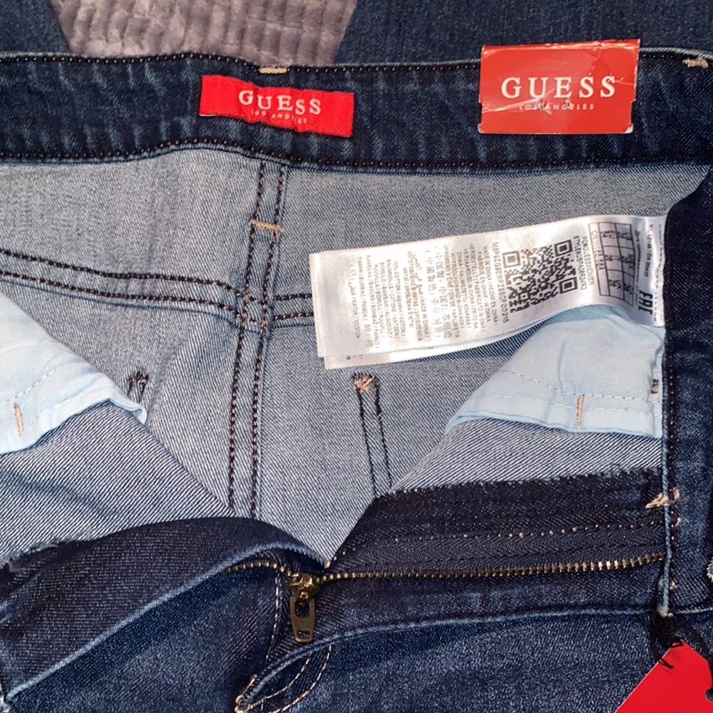 Guess - Jean’s - Picture 5 of 8